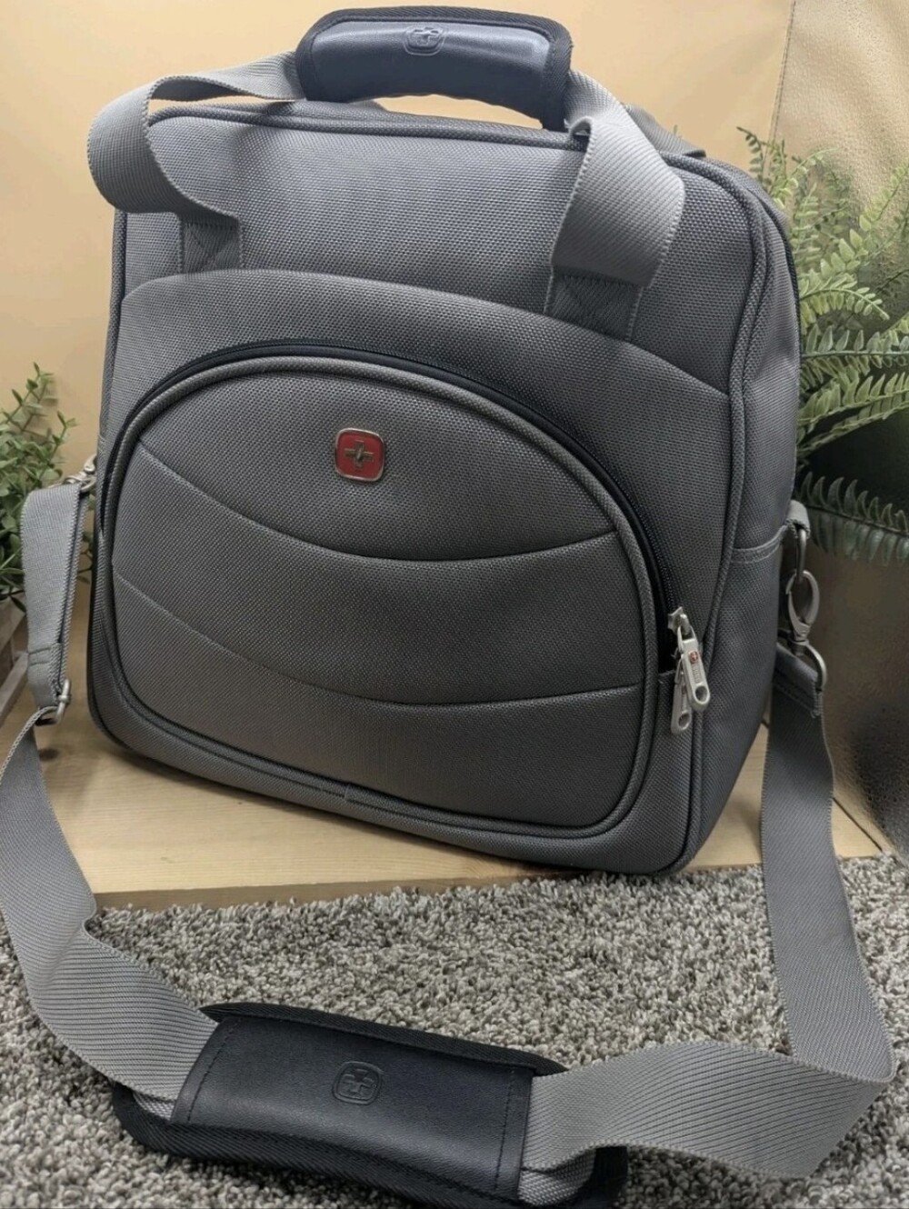 Swiss Gear Gray Zip Around Carry On Bag Shoulder Strap Collapsable